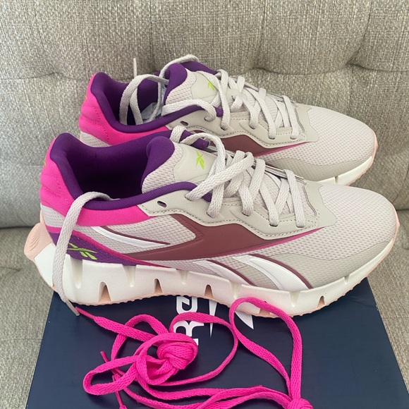 New in box Women’s Size 7 Reebok Zig Dynamica 4 Stucco/Sendros/Lasp - Picture 4 of 6
